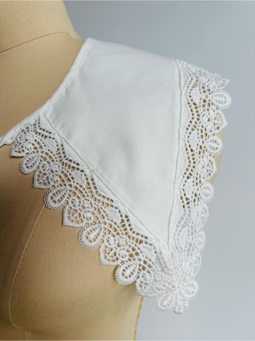 Vintage White Lace Capelet Collar Tie Front Shoulder Cover Cottagecore Boho - Picture 9 of 10